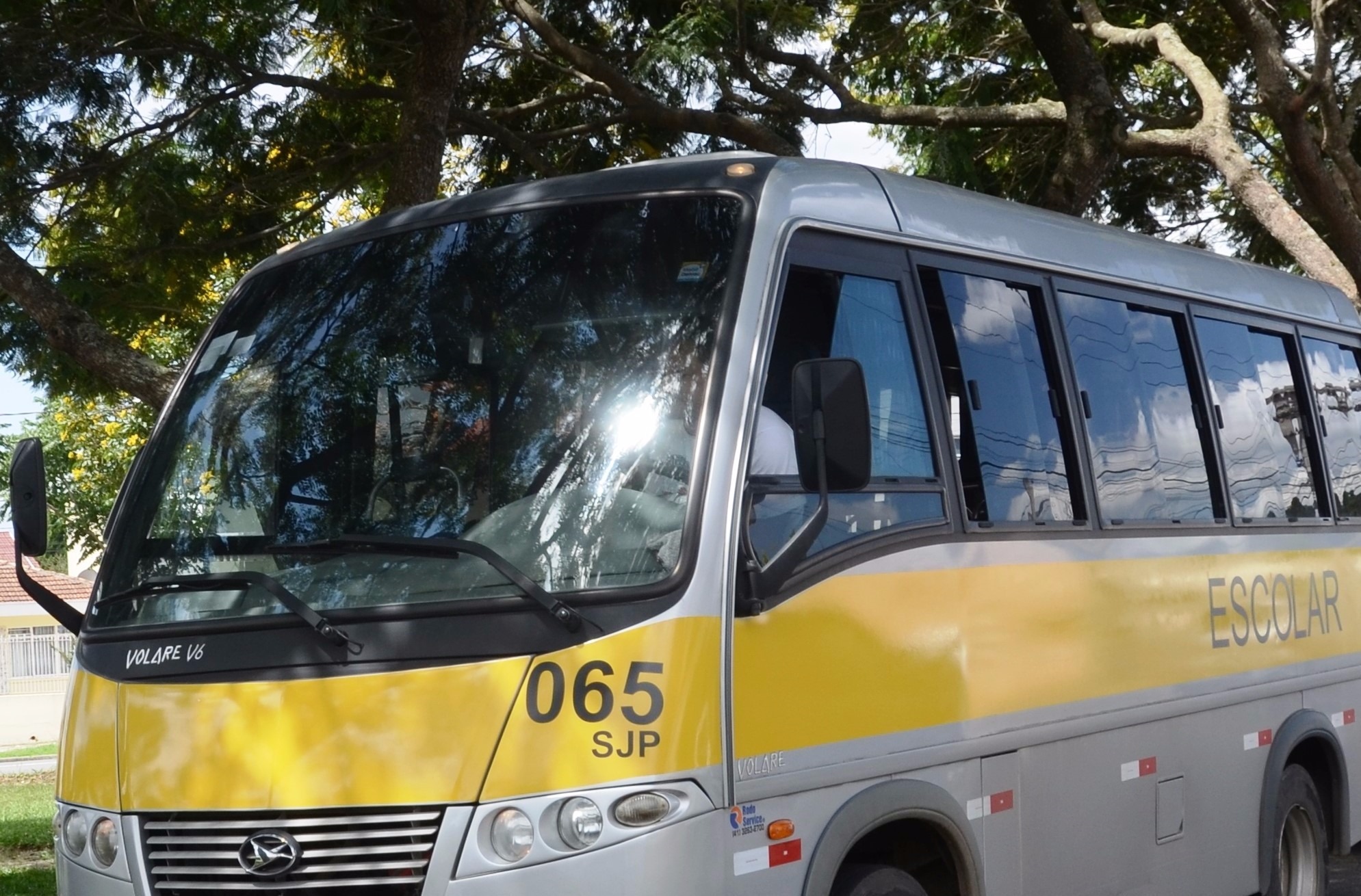 Prefeitura disponibiliza nova van para alunos da área rural