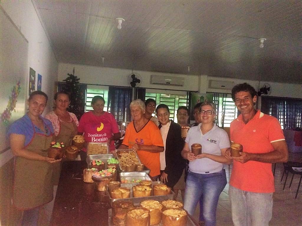 Curso na SAS ensina a fazer panetones, doces e salgados