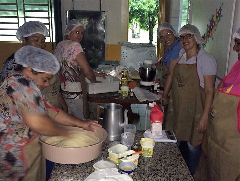 Curso na SAS ensina a fazer panetones, doces e salgados