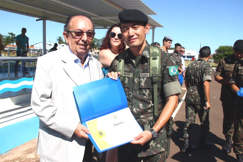 Prefeito é homenageado em solenidade do Dia do Reservista