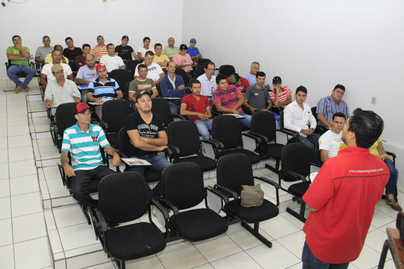 Mototaxistas passam por curso obrigatório para exercer a profissão em Bonito