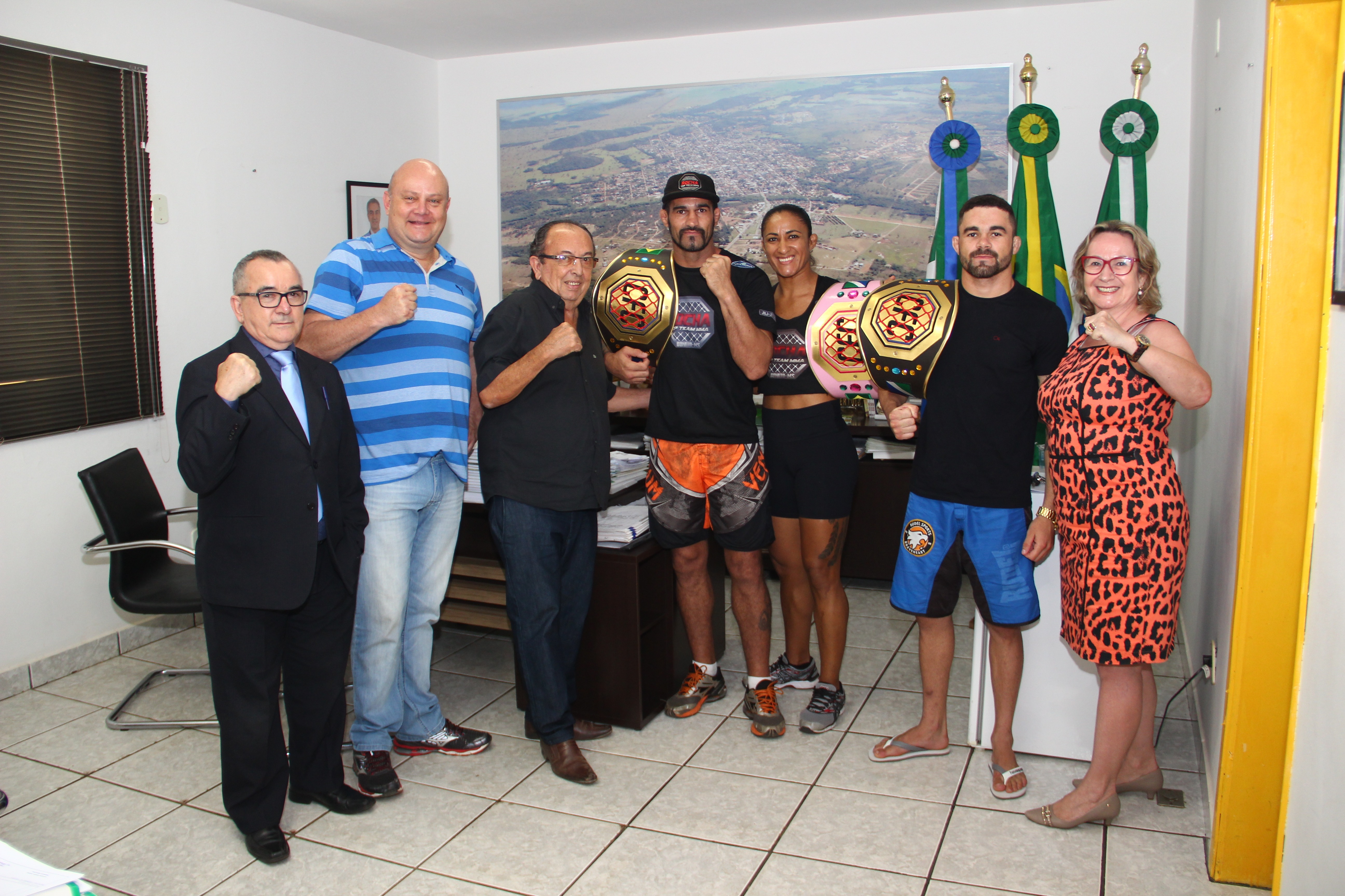 Prefeito recebe atletas campeões do Corumbá Fight Combat 3