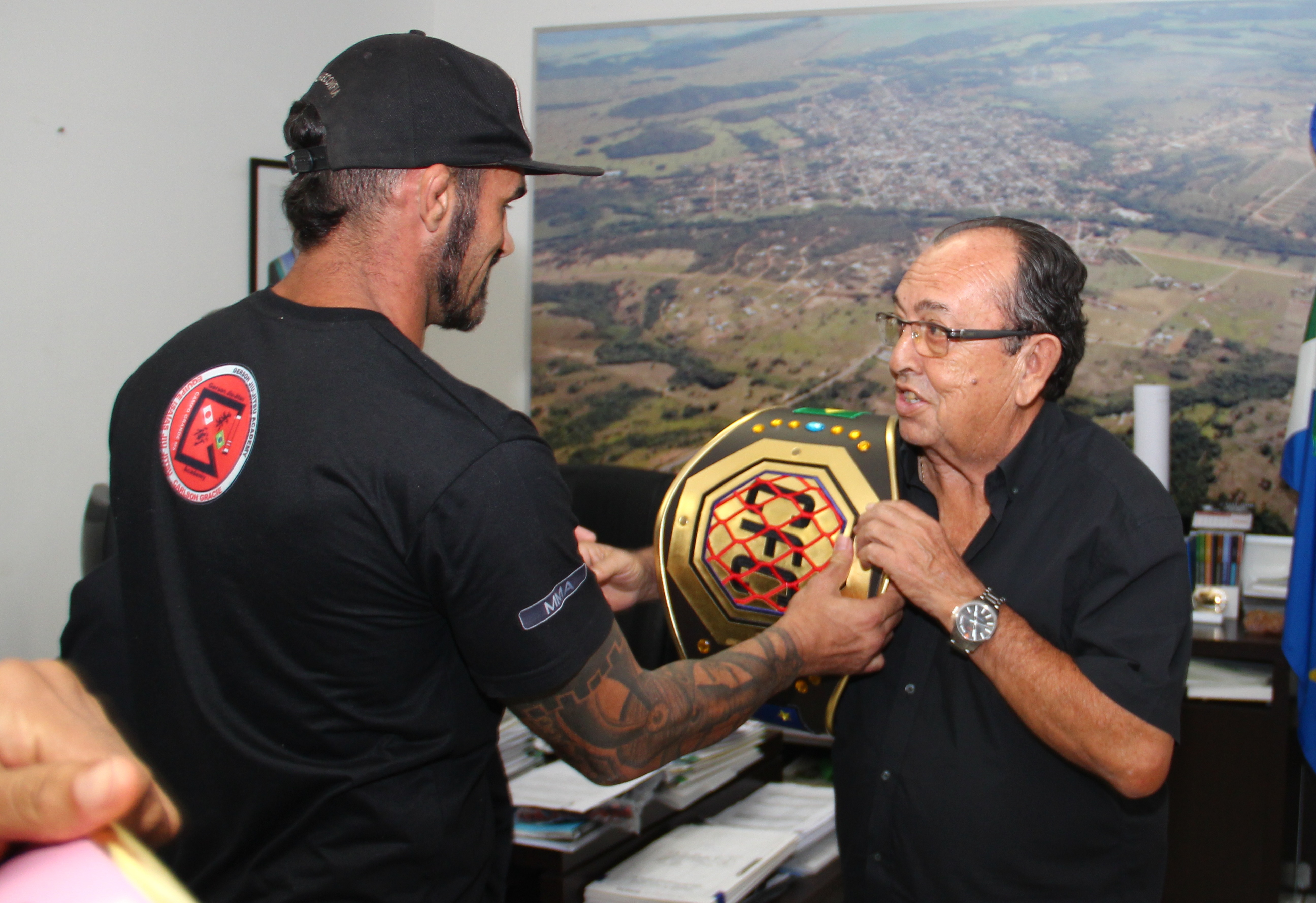 Prefeito recebe atletas campeões do Corumbá Fight Combat 3