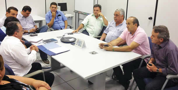 Deputado Federal Vander Loubet (PT) e Leleco em reunião na CEF