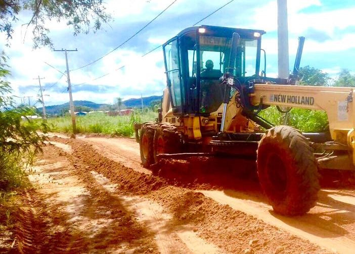 Secretaria de Obras realiza patrolamento na Avenida Brasil