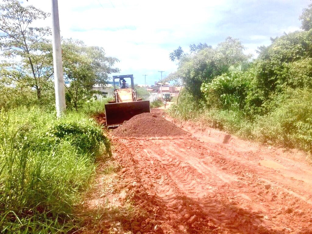 Secretaria de Obras realiza patrolamento na Avenida Brasil