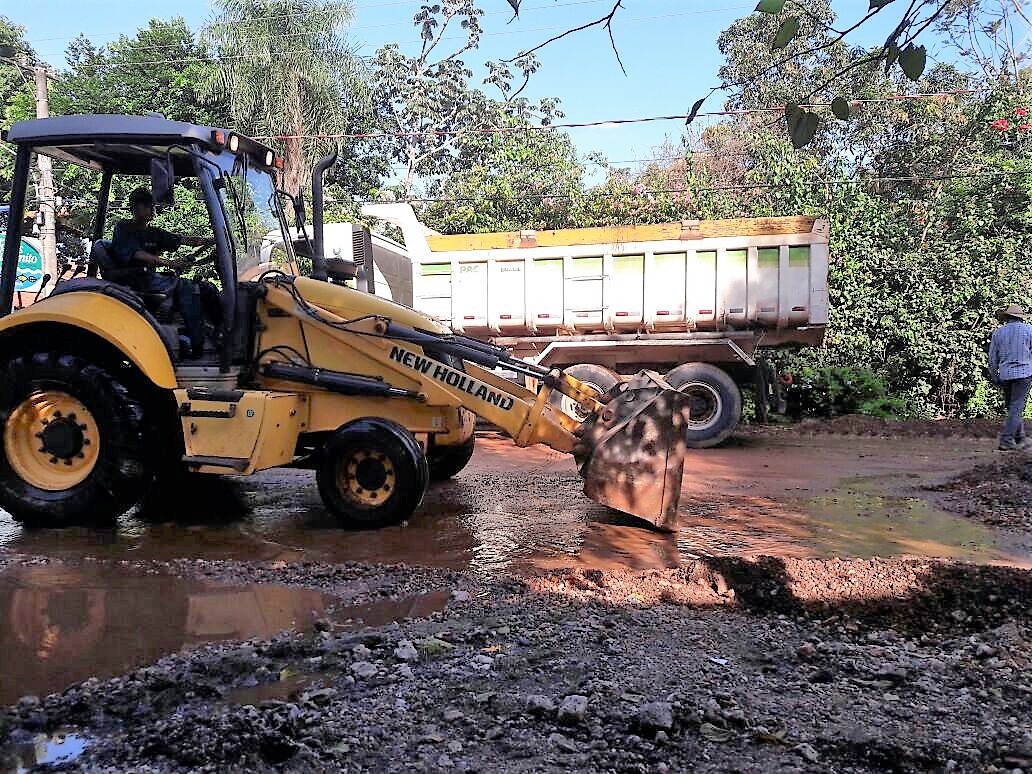 Secretaria de Obras realiza limpeza de ruas e bueiros