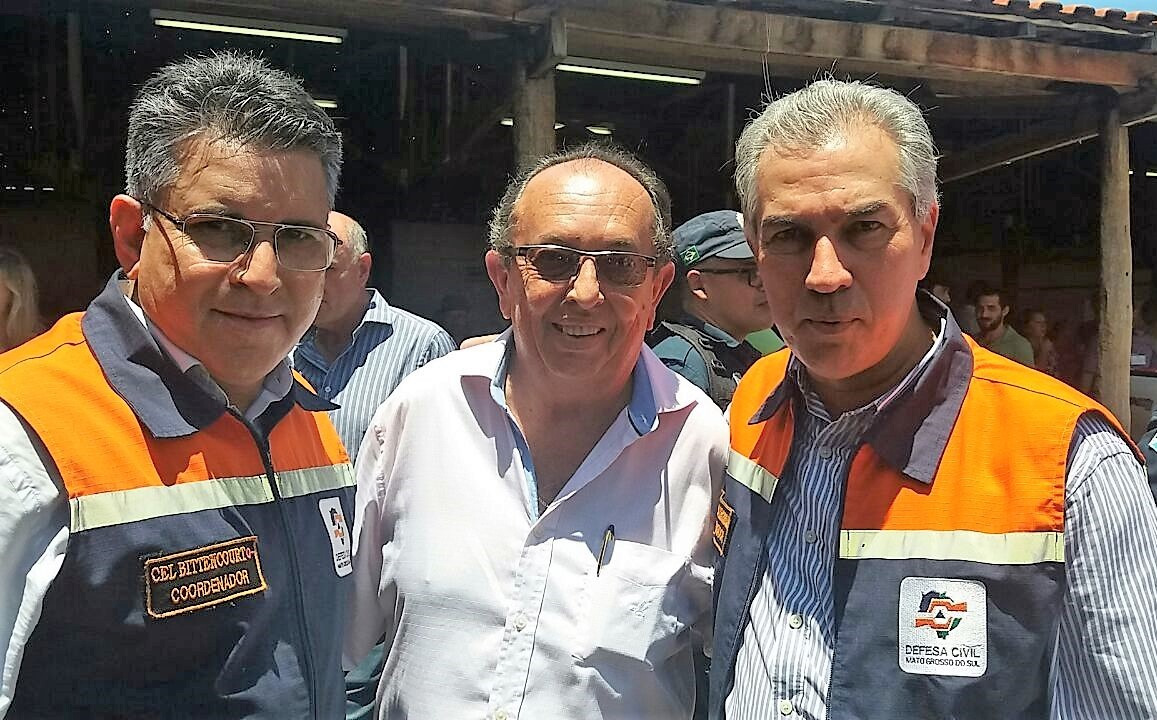 Prefeito reúne-se com governador para debater enchentes