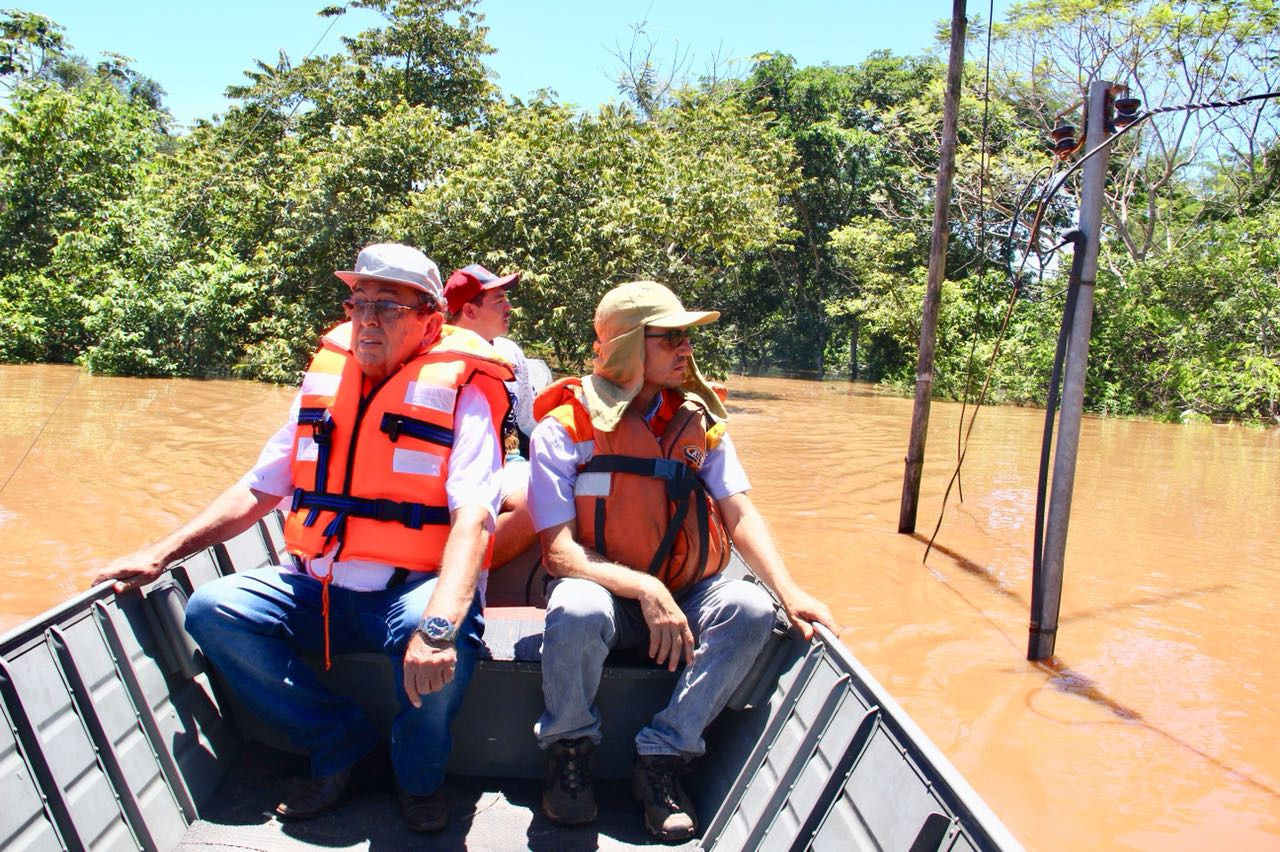 Prefeito coordena ajuda aos moradores em Águas do Miranda
