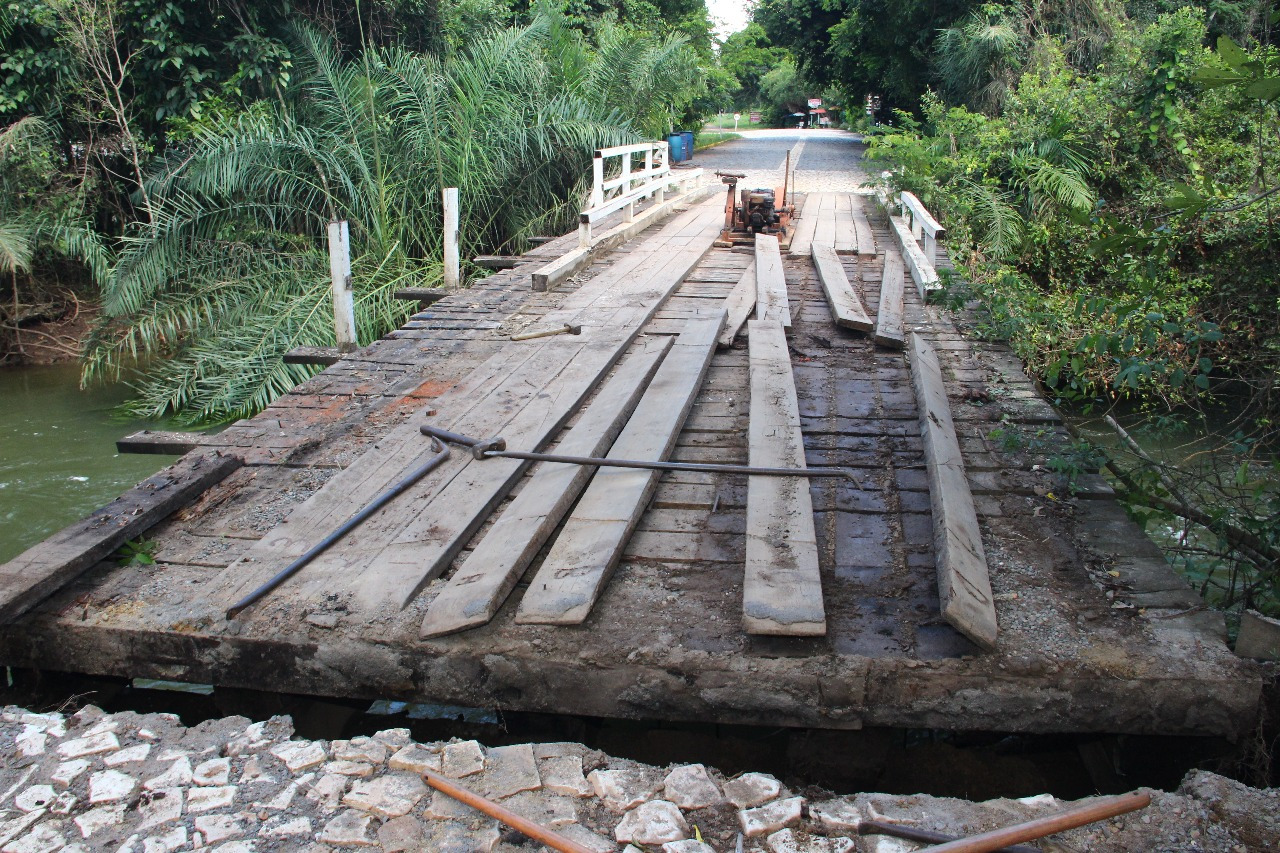 Prefeitura reforma ponte do Formoso, no acesso ao Balneário