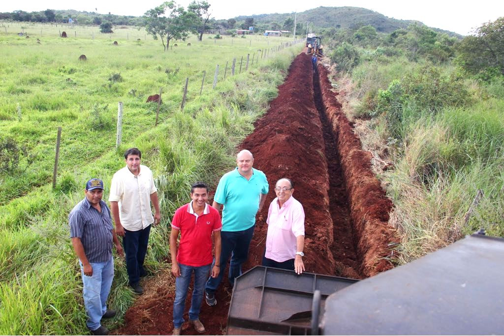 Prefeito acompanha obras nos assentamentos Girassol e Pé de Cedro