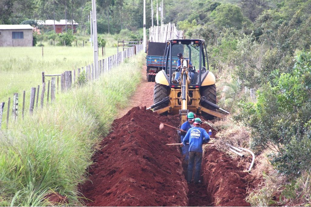 Prefeito acompanha obras nos assentamentos Girassol e Pé de Cedro