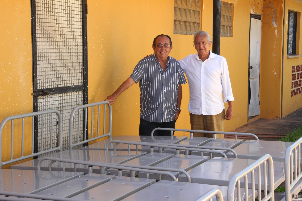 Prefeitura entrega novas camas hospitalares ao hospital