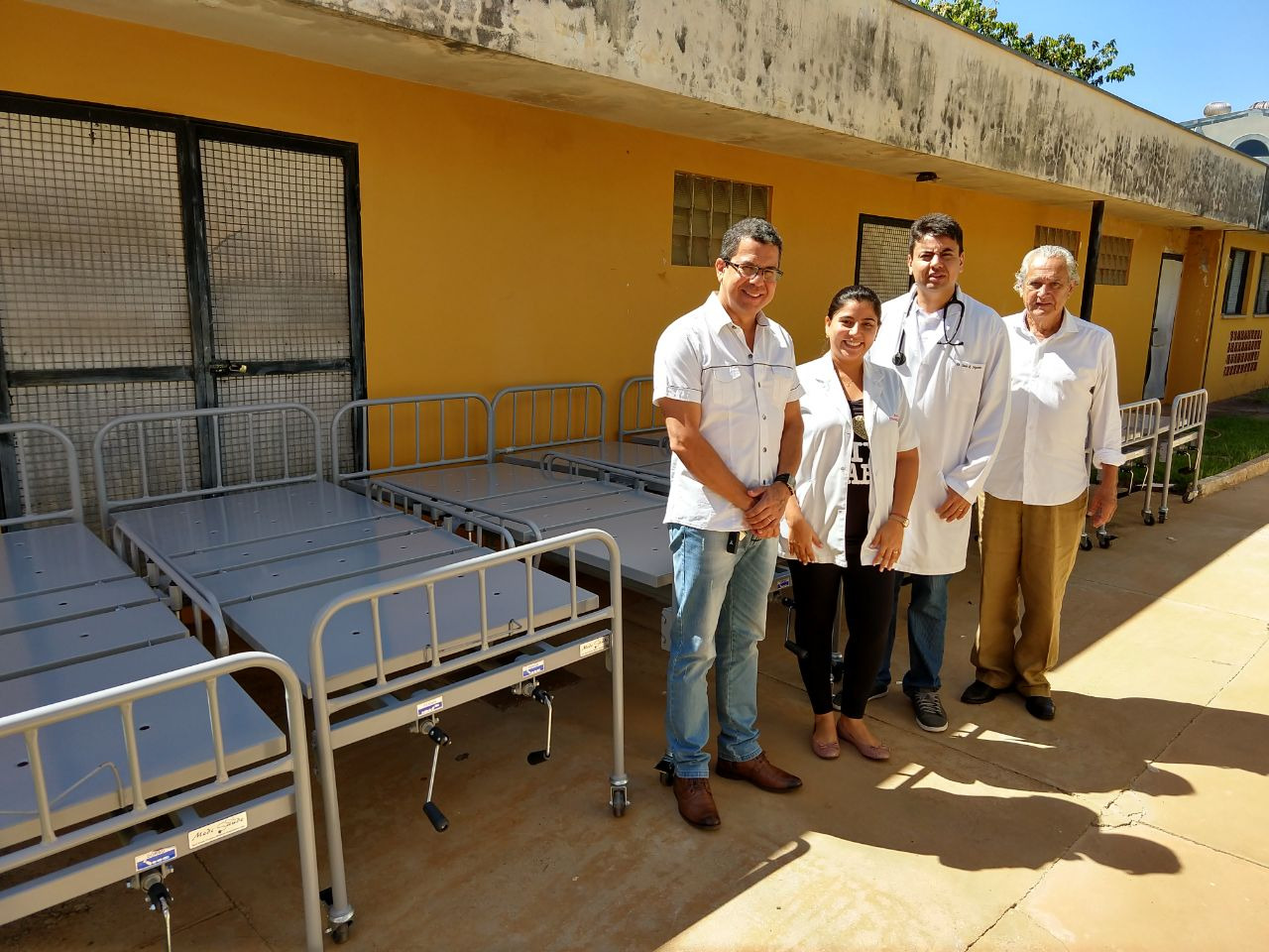 Prefeitura entrega novas camas hospitalares ao hospital