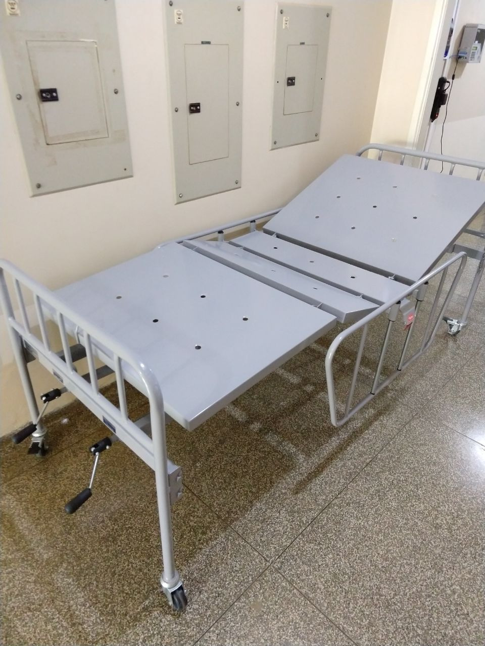 Prefeitura entrega novas camas hospitalares ao hospital