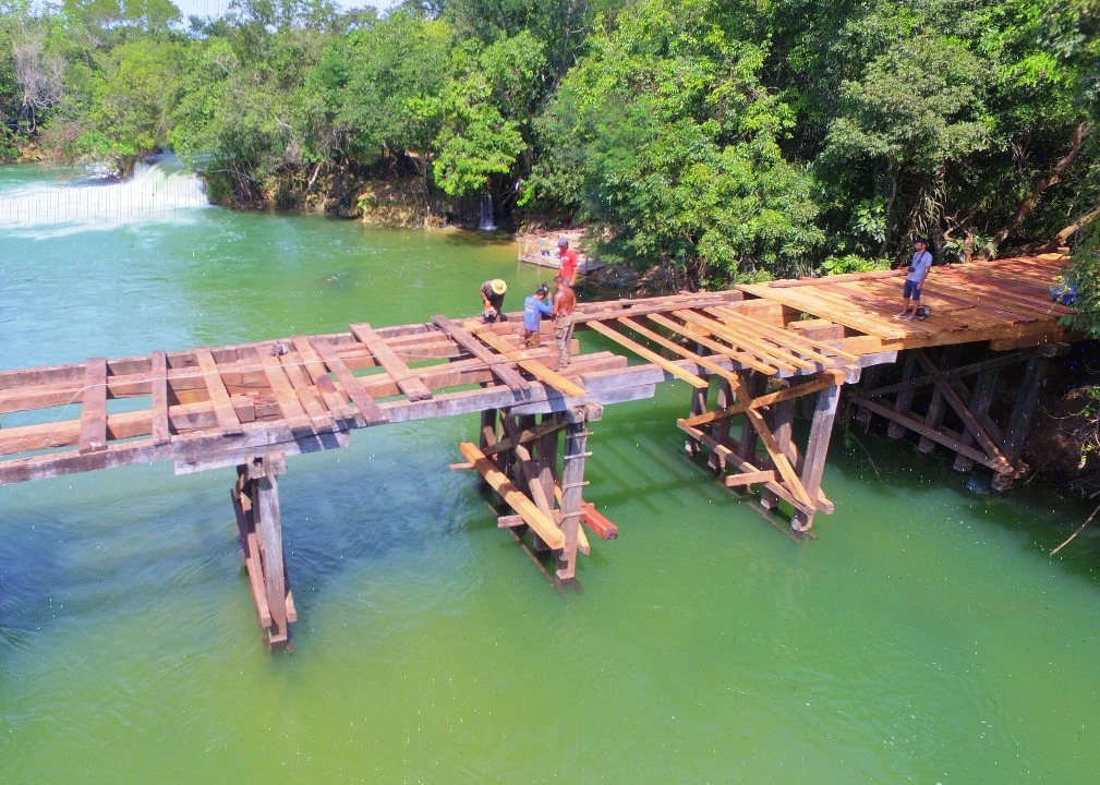 Prefeitura efetua reforma completa da Ponte do Hormínio