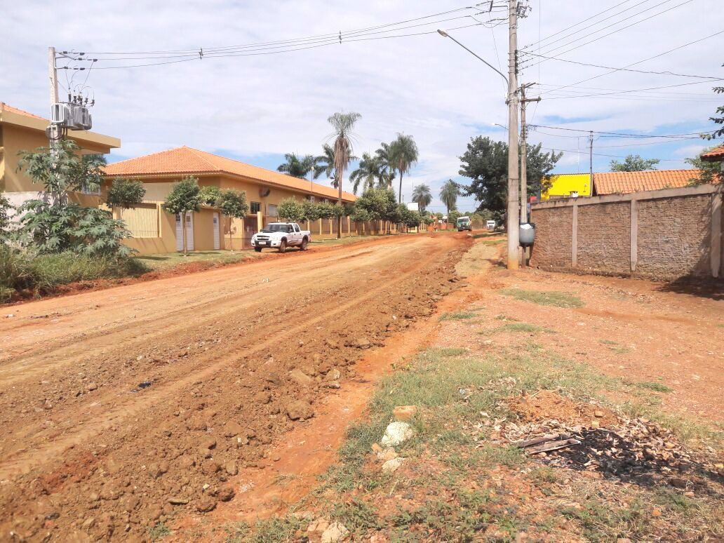 Obras realiza patrolamento e encascalhamento na Marambaia