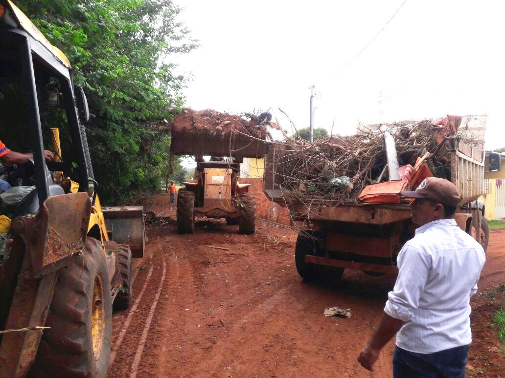 Obras realiza patrolamento e encascalhamento na Marambaia