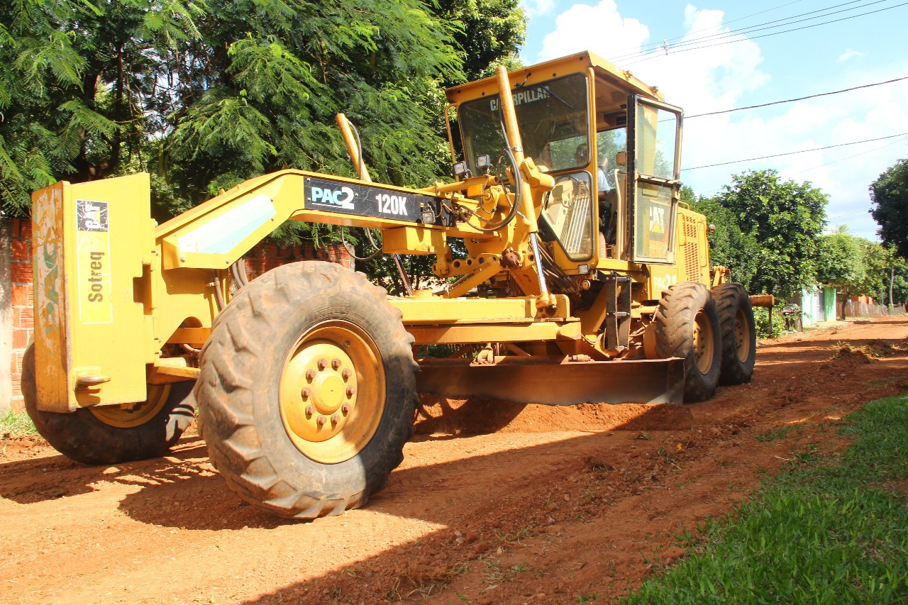 Obras realiza patrolamento e encascalhamento na Marambaia
