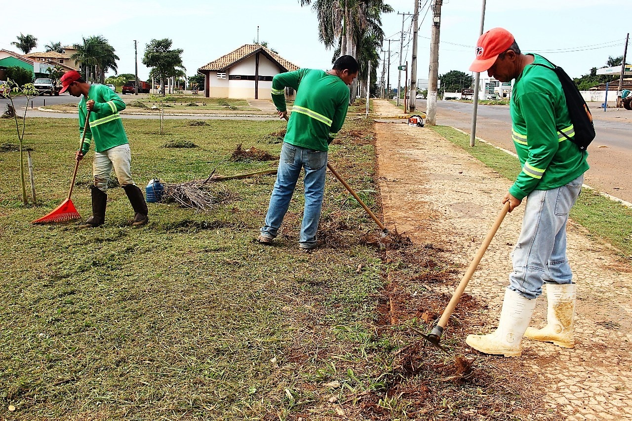 Empresa inicia serviços de jardinagem na área urbana