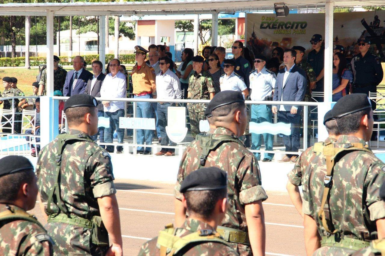 Prefeito é homenageado em cerimônia do Dia do Exército