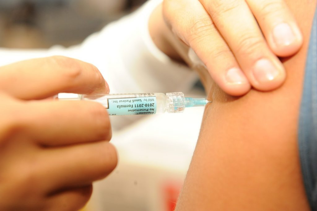 Secretaria de Saúde inicia vacinação contra gripe Influenza
