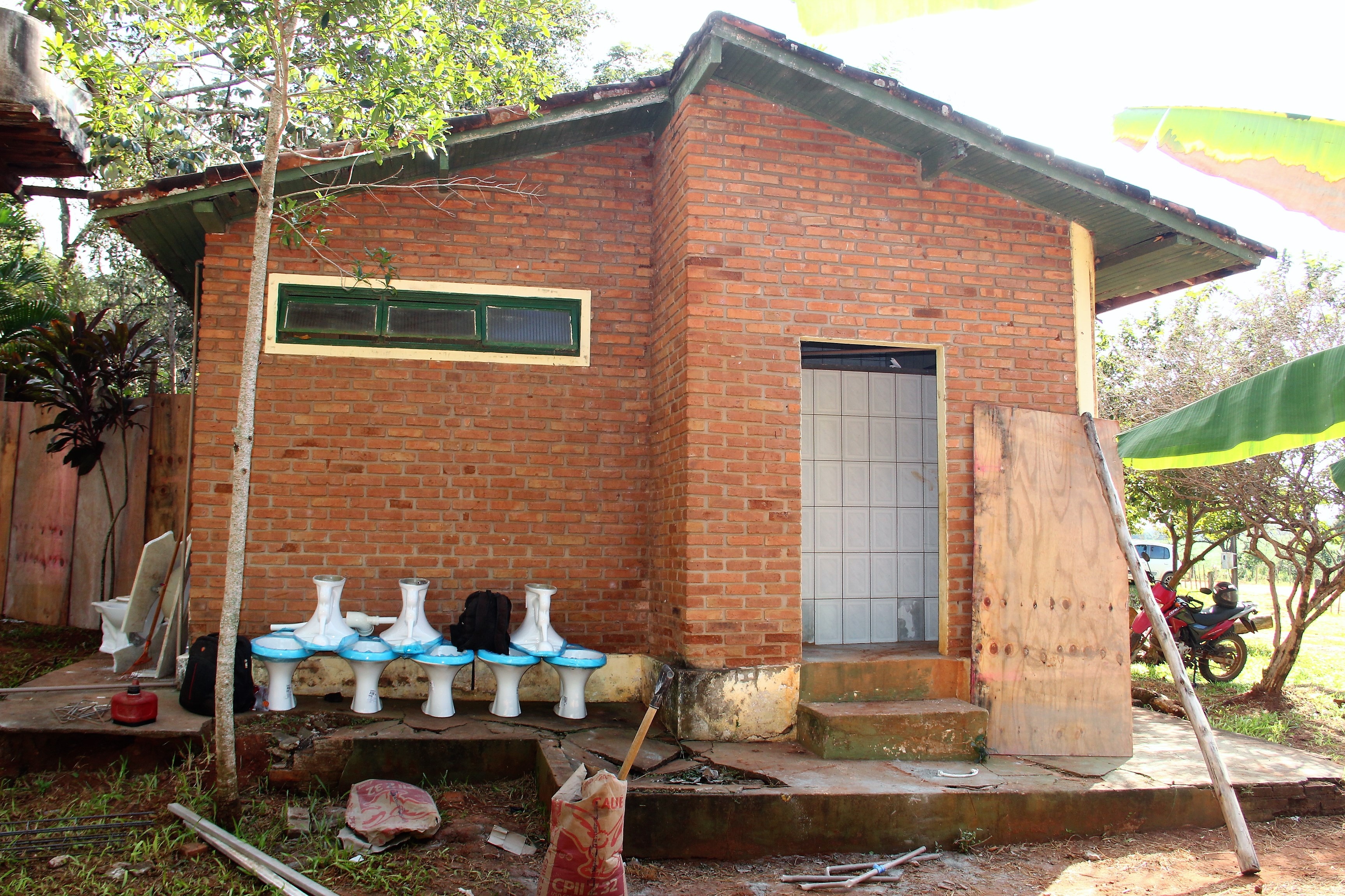 Prefeitura efetua reforma dos banheiros da Gruta do Lago Azul