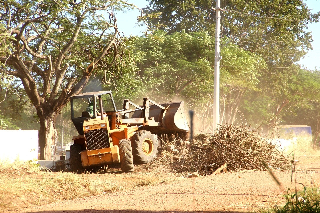 Prefeitura reforma os muros do Cemitério Municipal