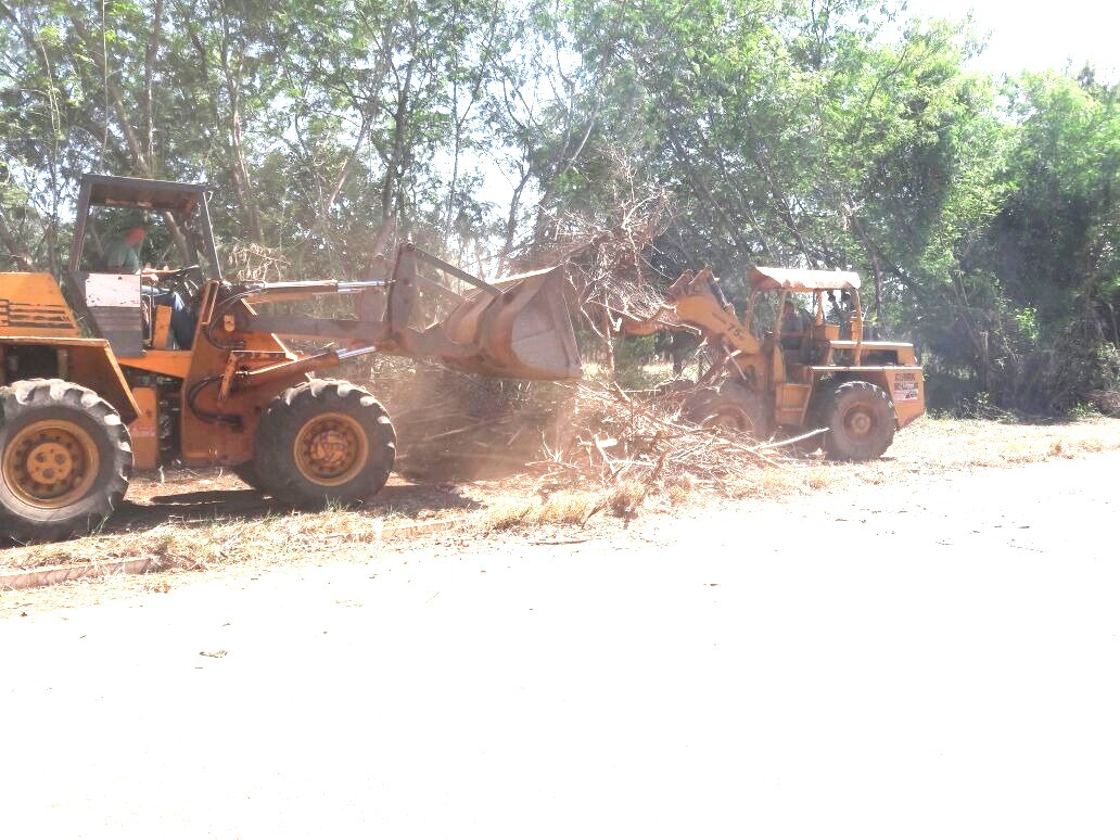 Obras efetua limpeza de ruas na Vila Machado e Vila Donária