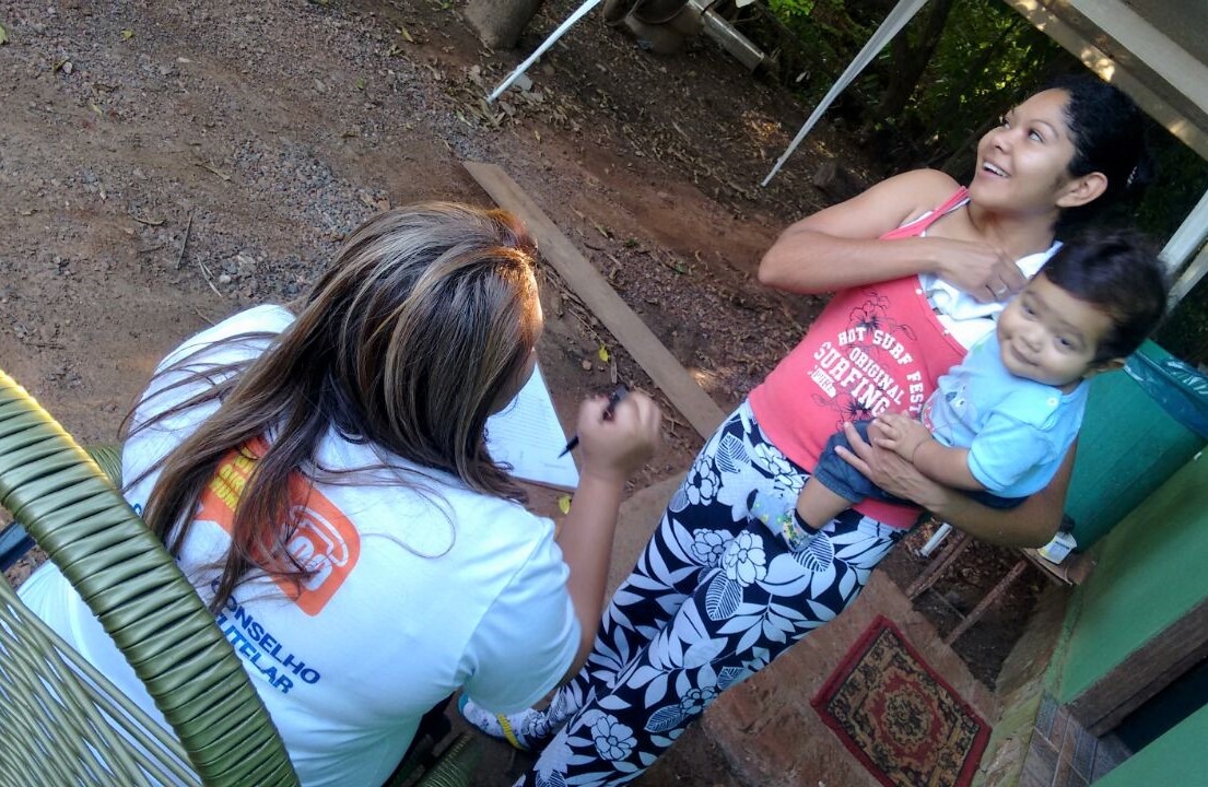 Defesa Civil e SAS entregam donativos a famílias carentes