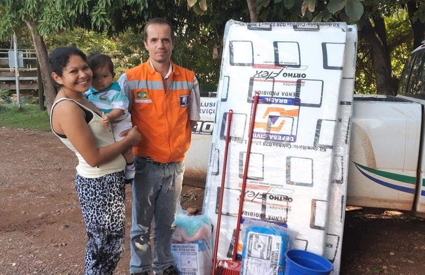 Defesa Civil e SAS entregam donativos a famílias carentes