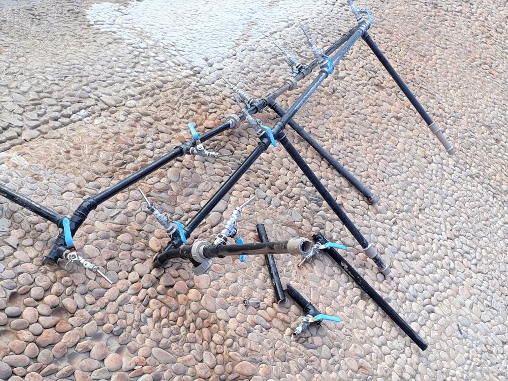 Polícia prende pessoas que tomavam banho na fonte da praça
