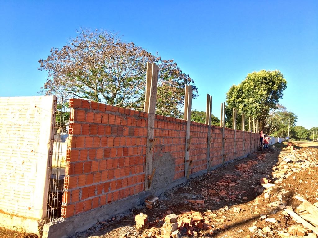 Reforma dos muros do cemitério será concluída nesta semana