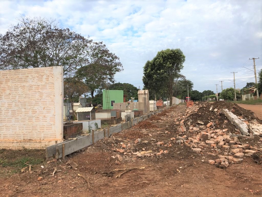 Reforma dos muros do cemitério será concluída nesta semana