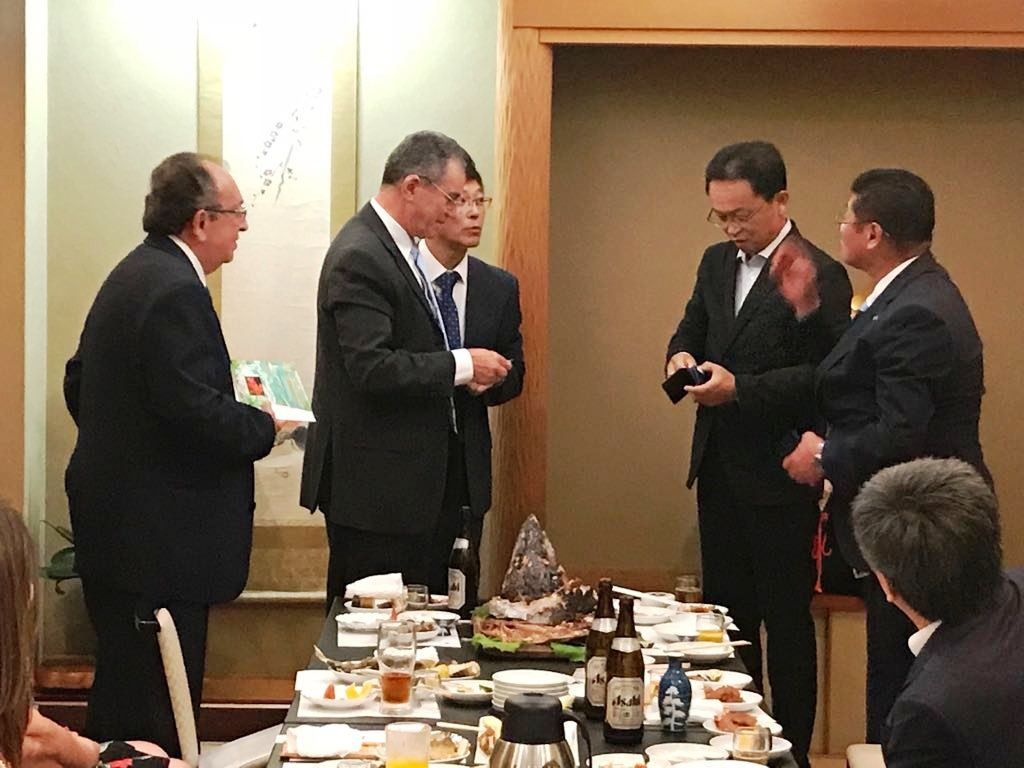 Prefeito e secretário de Turismo fazem viagem oficial ao Japão