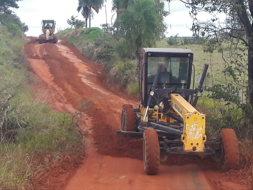 Secretaria realiza obras de drenagem na estrada do Quati