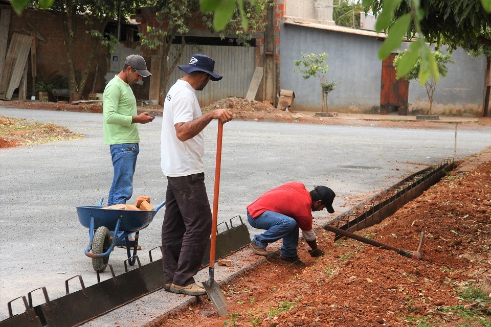 Asfalto de 10 quadras na Marambaia será concluído em breve