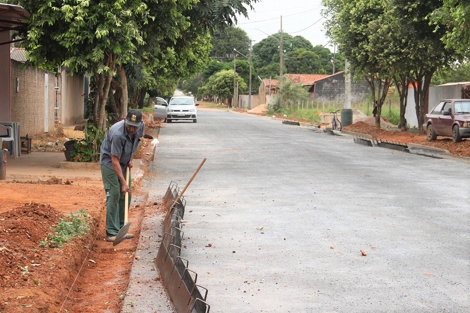 Asfalto de 10 quadras na Marambaia será concluído em breve