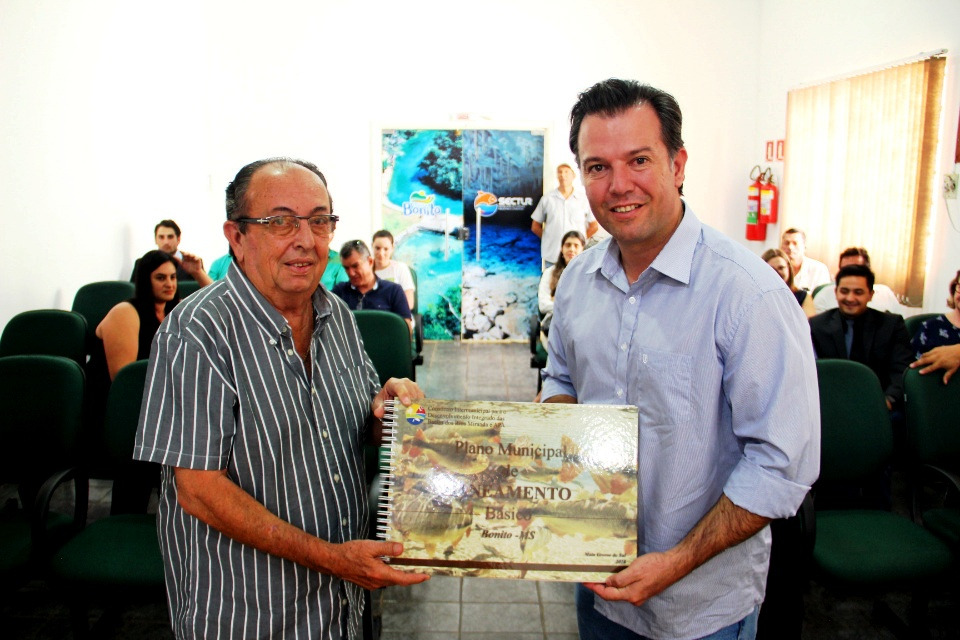 CIDEMA entrega Plano de Saneamento Básico de Bonito