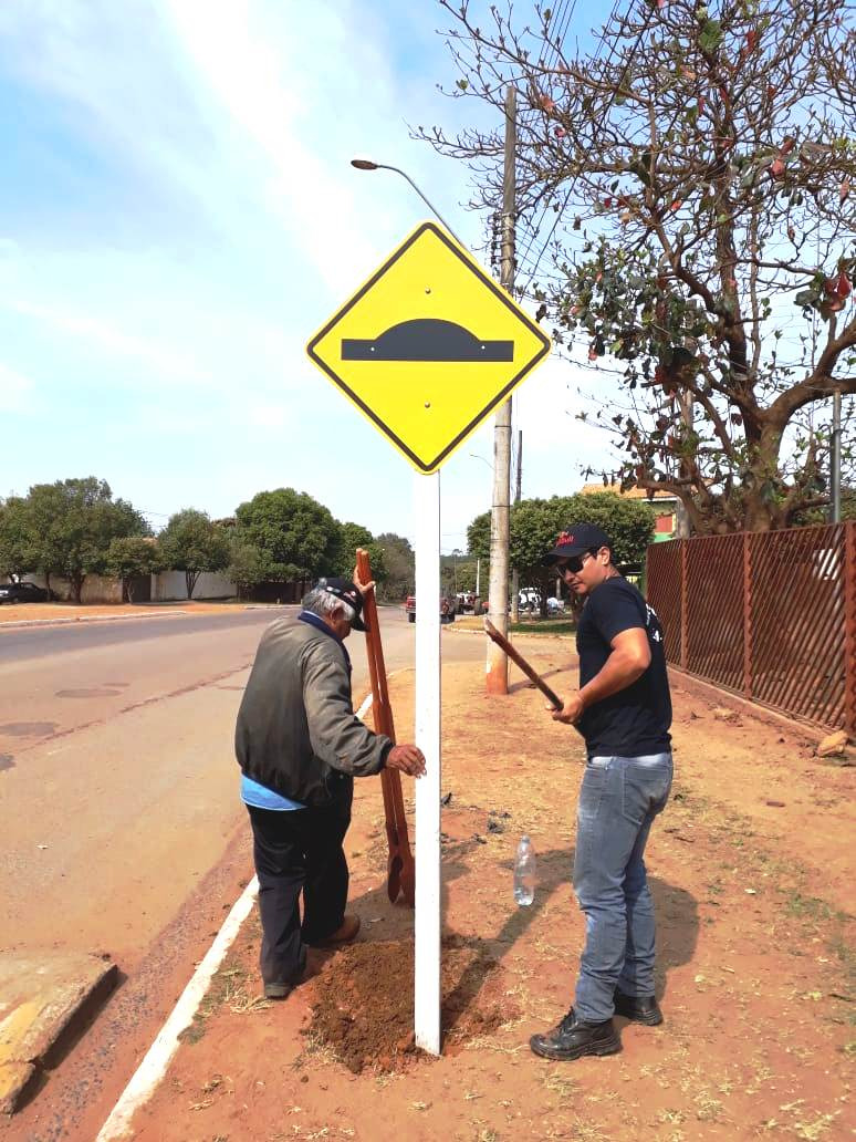Servidores do DEMTRAT contam com apoio da Secretaria Municipal de Obras.