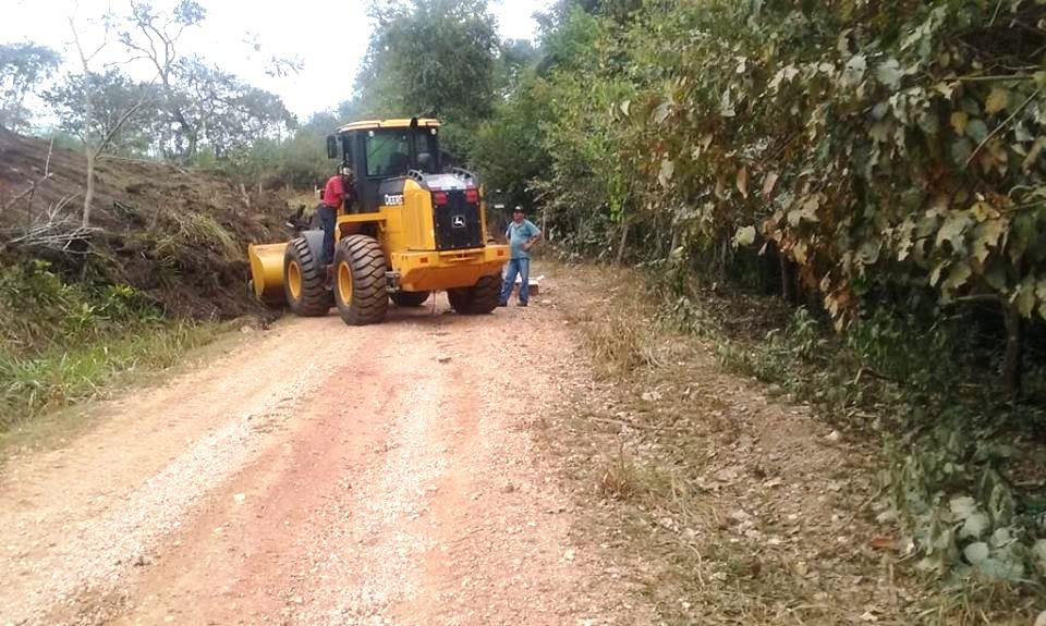 Obras conclui patrolamento de estradas de assentamentos