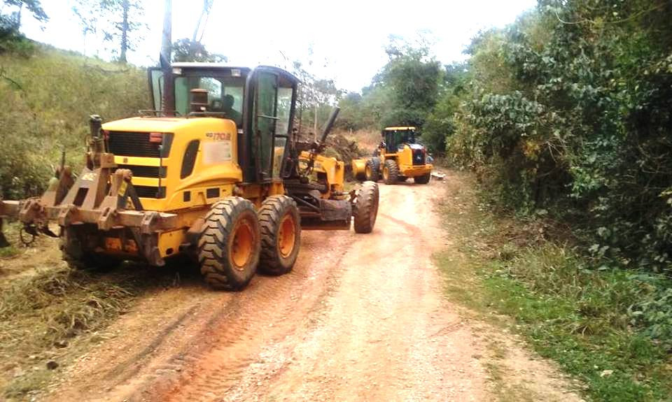 Obras conclui patrolamento de estradas de assentamentos
