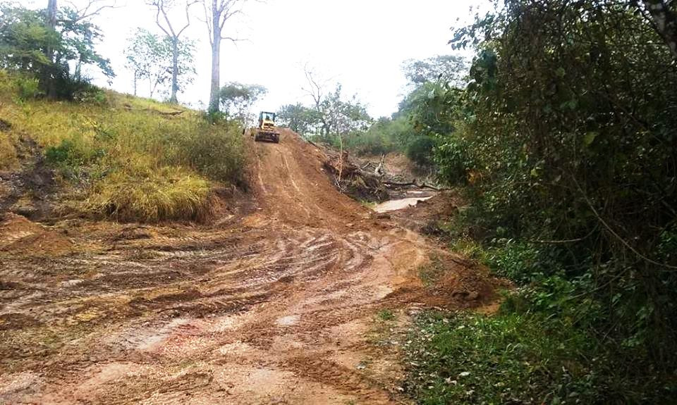 Obras conclui patrolamento de estradas de assentamentos
