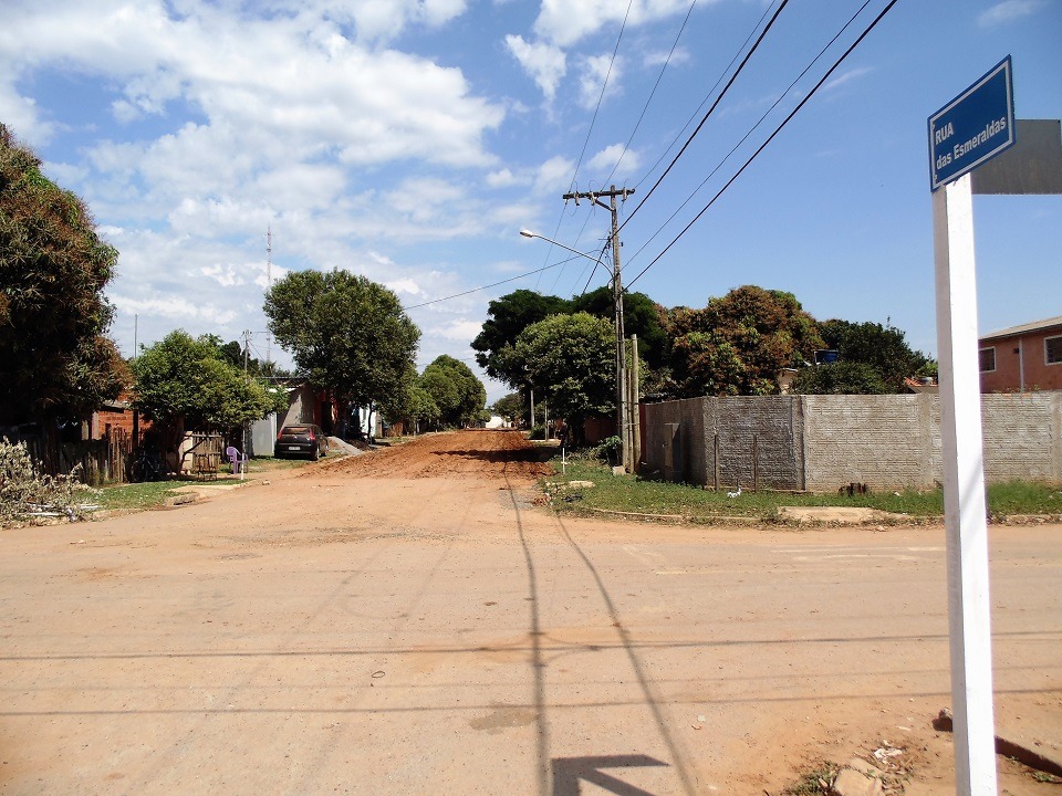 Asfaltamento da Rua das Esmeraldas será completado Asfaltamento da Rua das Esmeraldas será completado