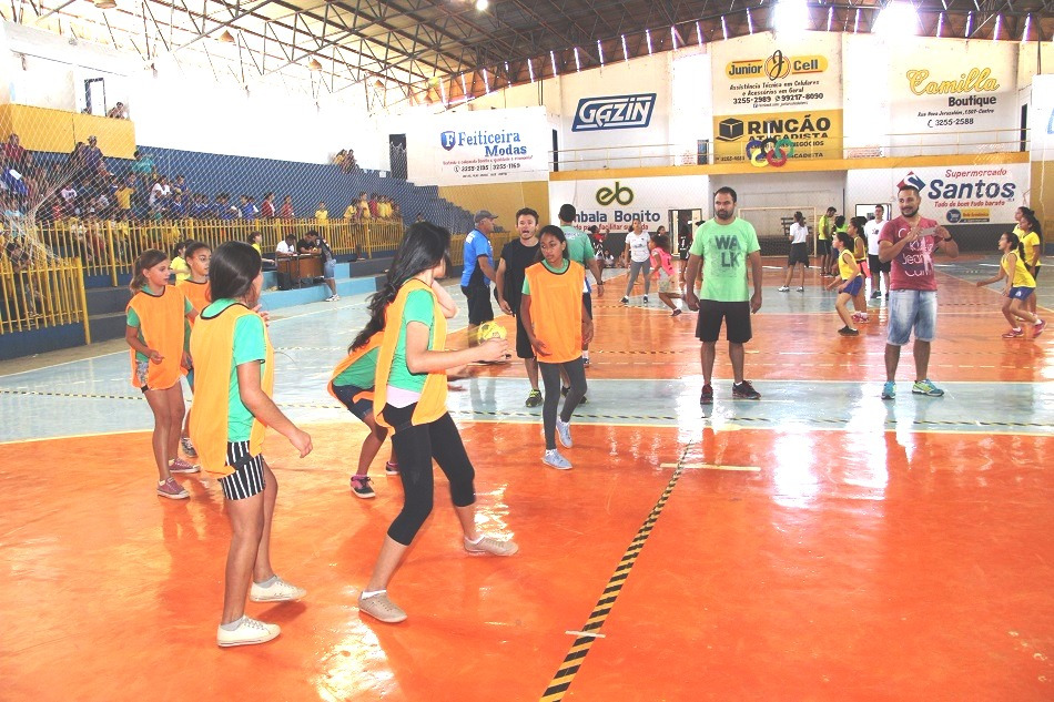 Jogos escolares tem como objetivo incentivar a integração e a prática de esportes. 