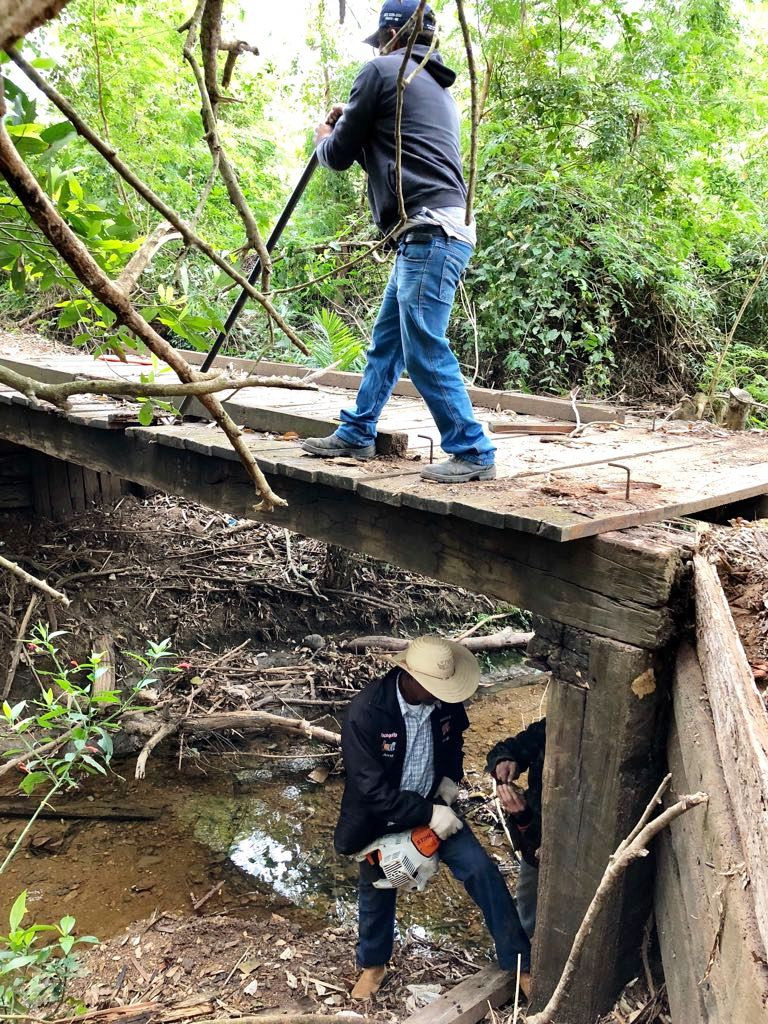 Prefeitura reforma ponte sobre o Córrego Bonito, junto ao BNH Prefeitura reforma ponte sobre o Córrego Bonito, junto ao BNH