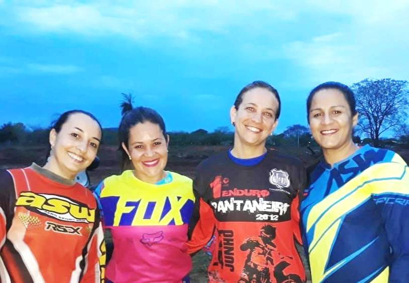 Competidora de Bonito, Amanda Nucci (segunda, da esquerda para a direita), está em 7º lugar na categoria XC F Batom.