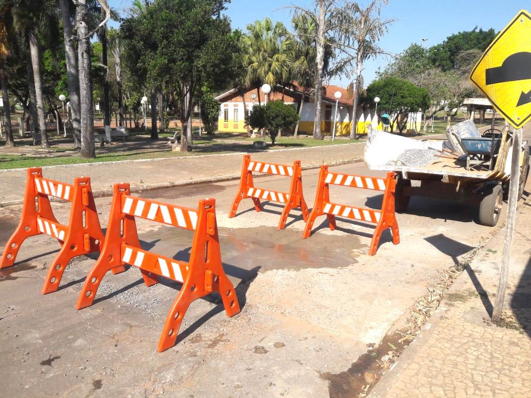 Quebra-molas foram recuperados  na Rua Cândido Luiz Braga e  na Avenida Paulo VI, na Vila Recreio (BNH), ao lado da praça.