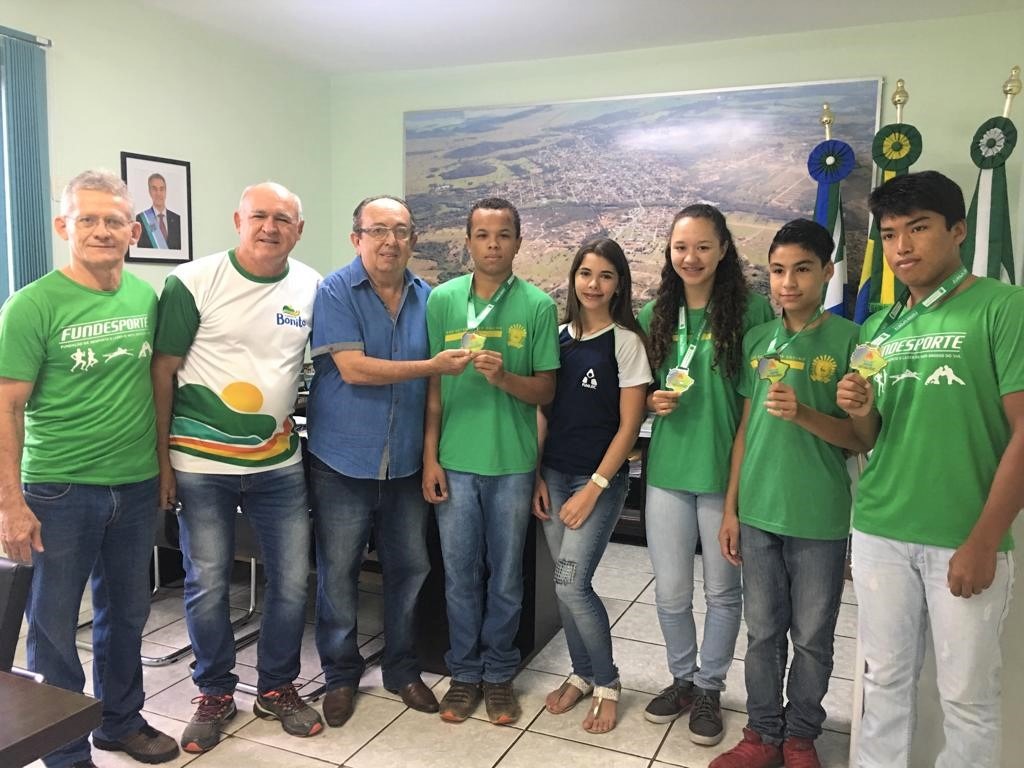 Victor Vinícius Pereira, 1º Lugar (no centro), será um dos representantes de MS nos Jogos Escolares Brasileiros 2018.