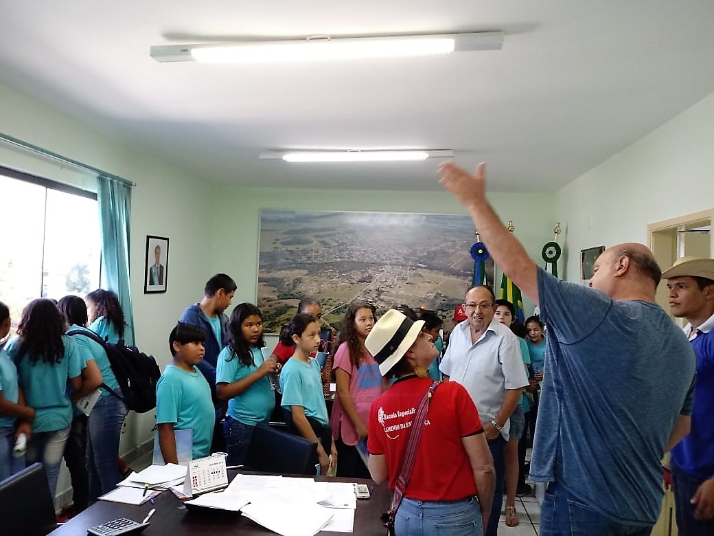 Prefeito recebe alunos que participam do Programa Agrinho